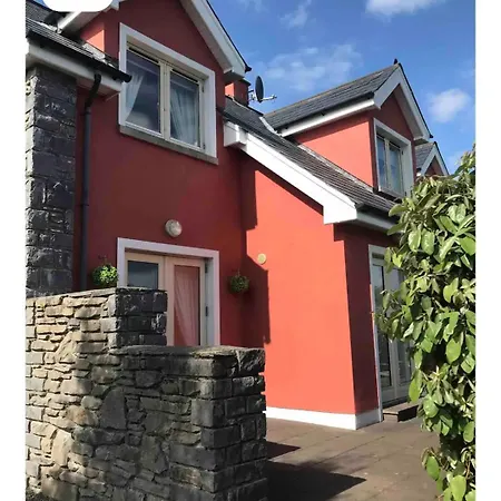 Spacious 3 Bedroomed House With Amazing Views Дом отдыха Rossacoosane