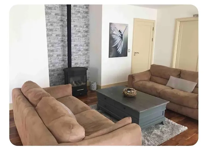 Spacious 3 Bedroomed House With Amazing Views Nyaraló Rossacoosane