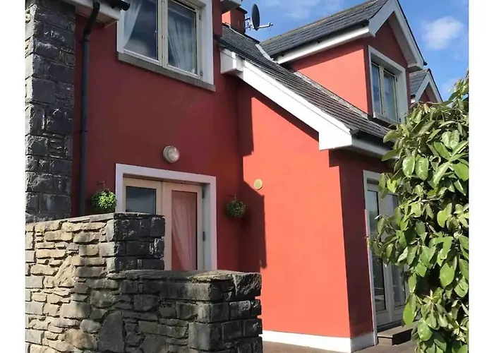 Spacious 3 Bedroomed House With Amazing Views Nyaraló Rossacoosane