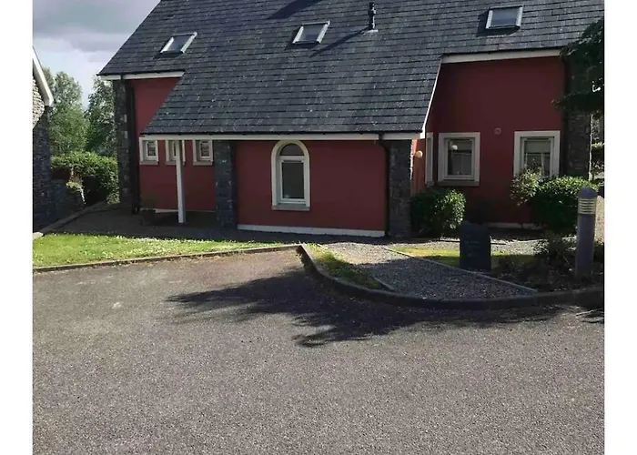 Spacious 3 Bedroomed House With Amazing Views * Rossacoosane