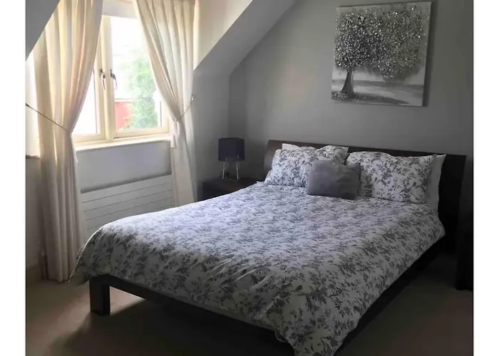 Spacious 3 Bedroomed House With Amazing Views Nyaraló